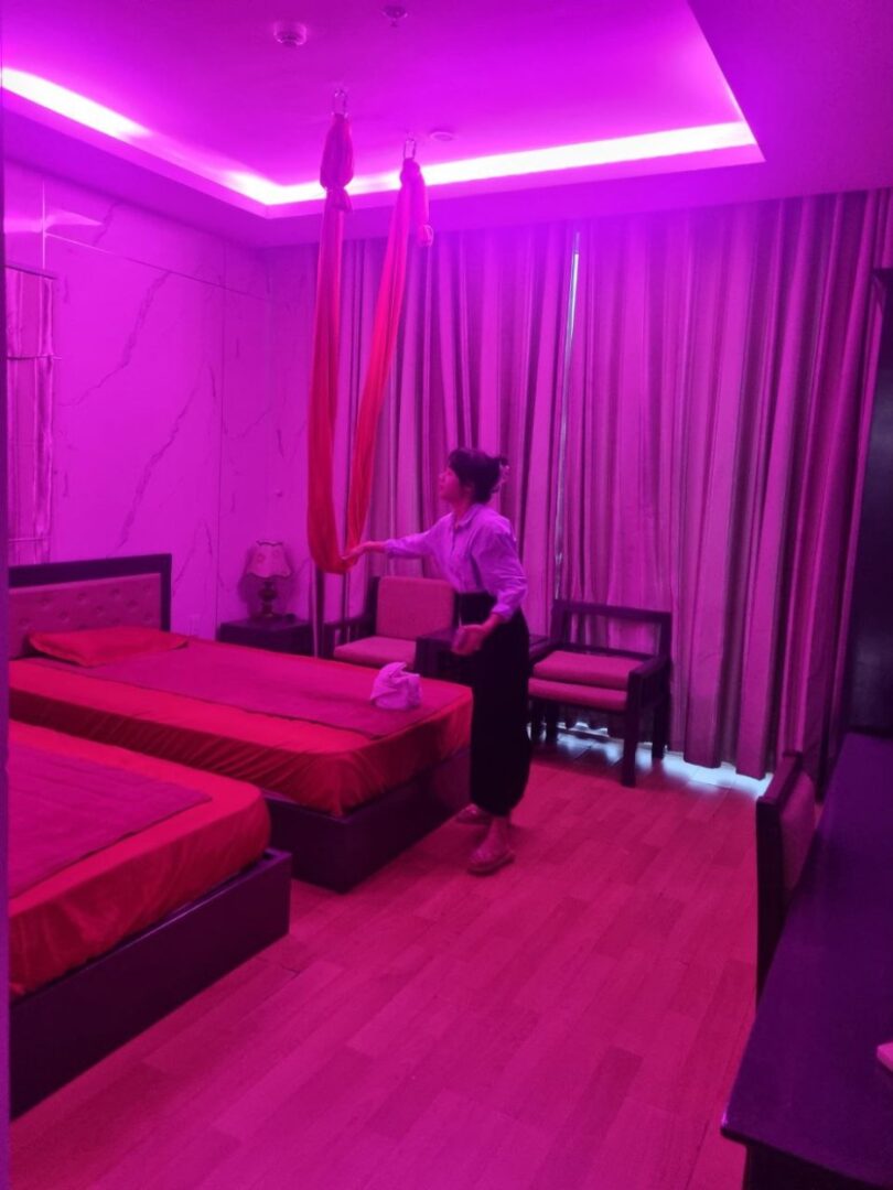 다낭 빨간그네 마사지 그네 프로그램 시술 장면