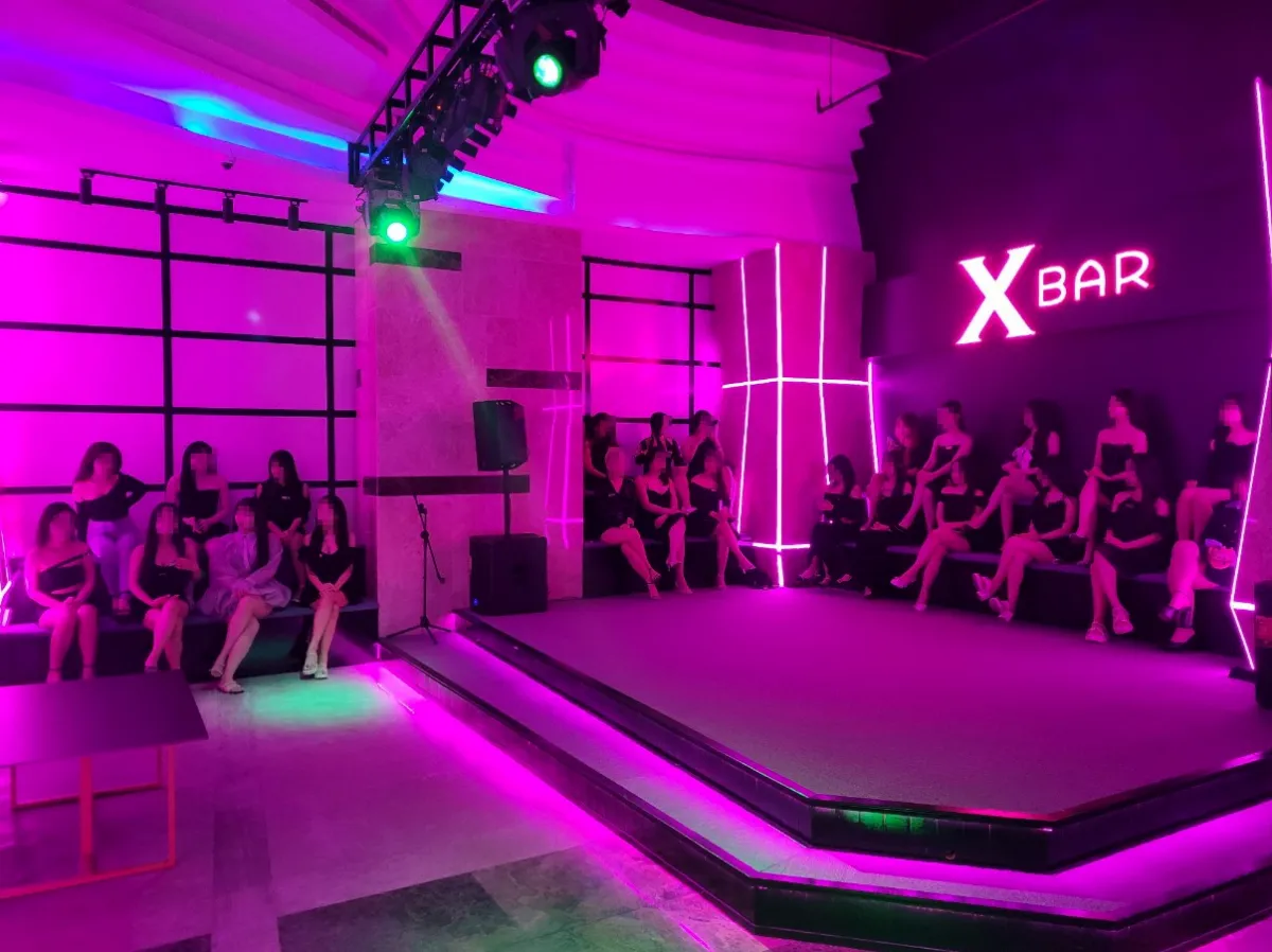 X BAR 메인홀 사진 선택