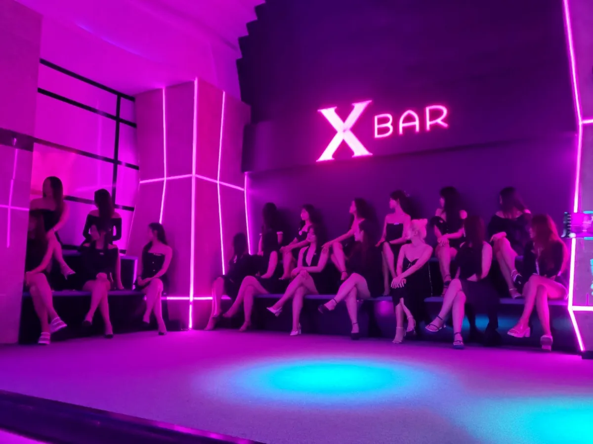 X BAR 네온 조명 사진 선택