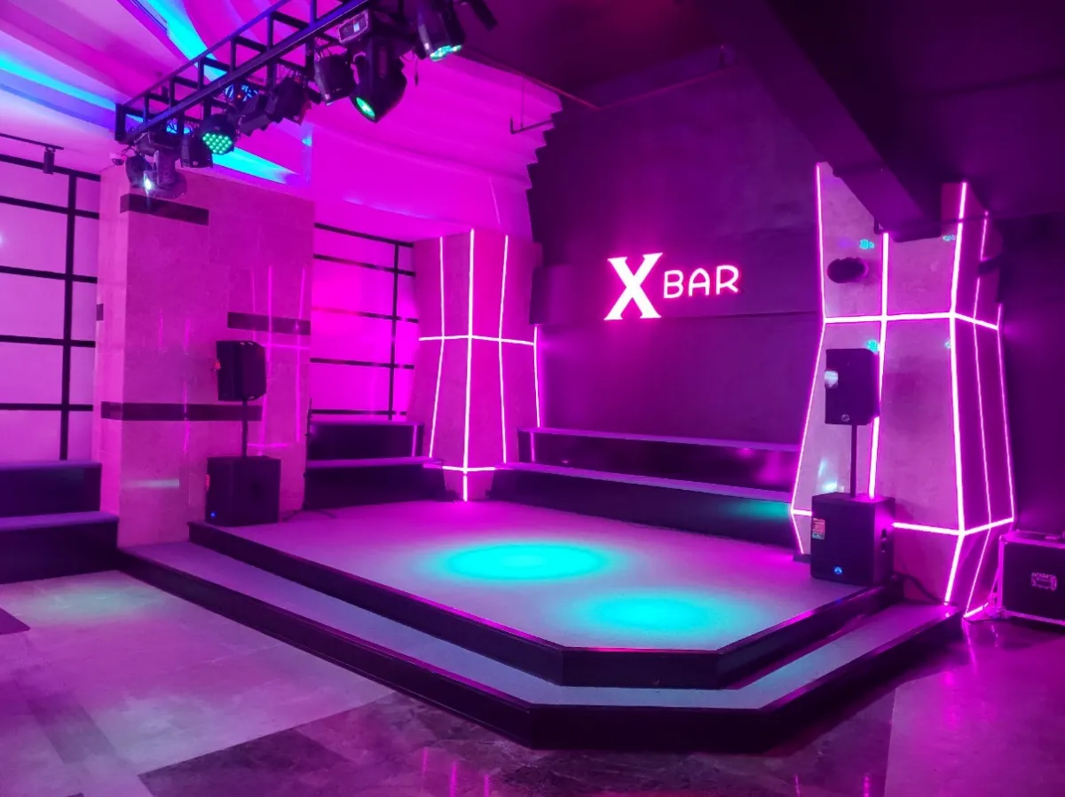 X BAR 무대 사진 선택